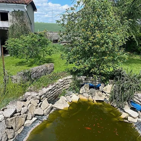 Sleeps10-privatepool-gamesroom-gatedgardens