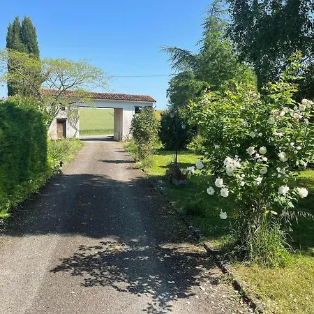 Sleeps10-privatepool-gamesroom-gatedgardens